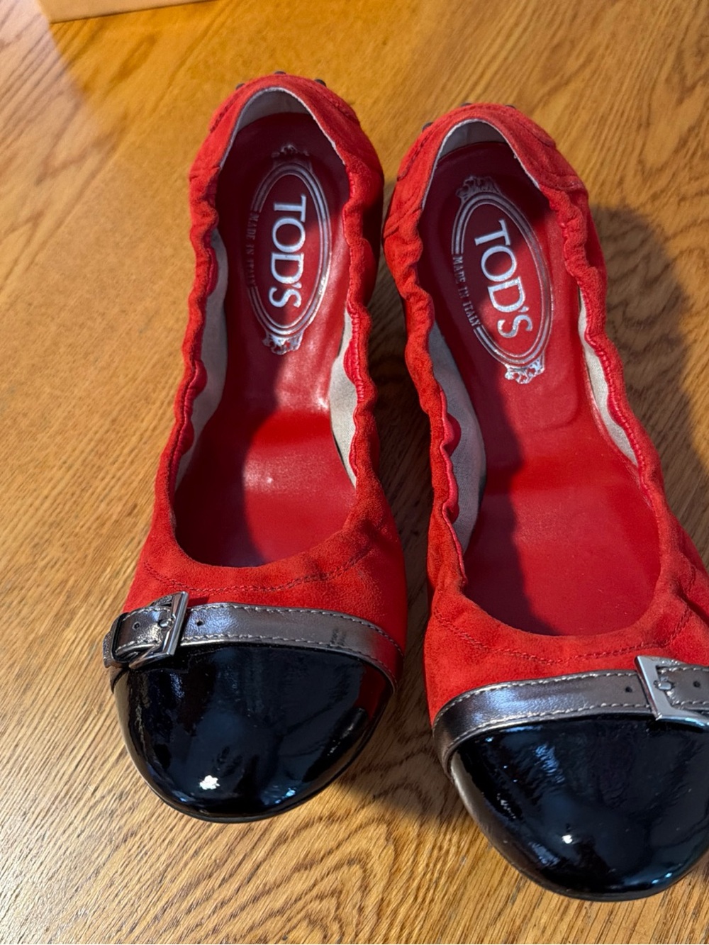 TOD'S Red Suede Ballet Flats with Black Patent Cap Toe size 40.5